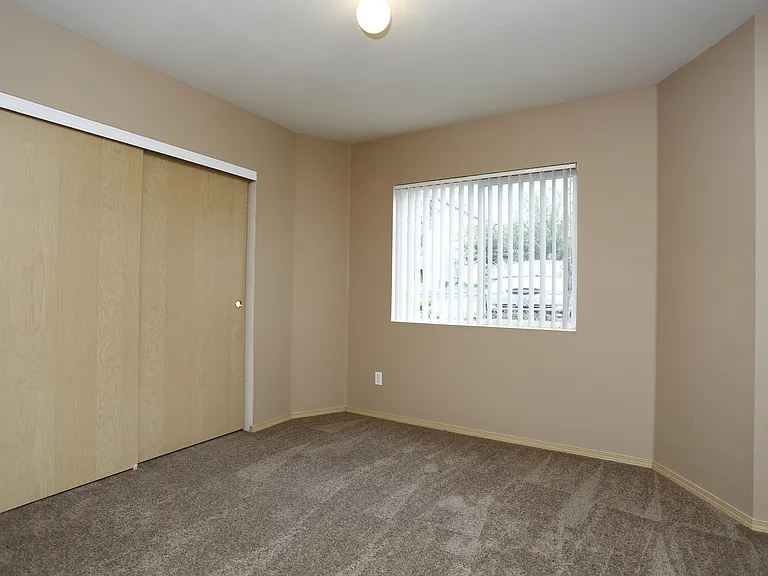 Gateway Village Apartments — Photo 68