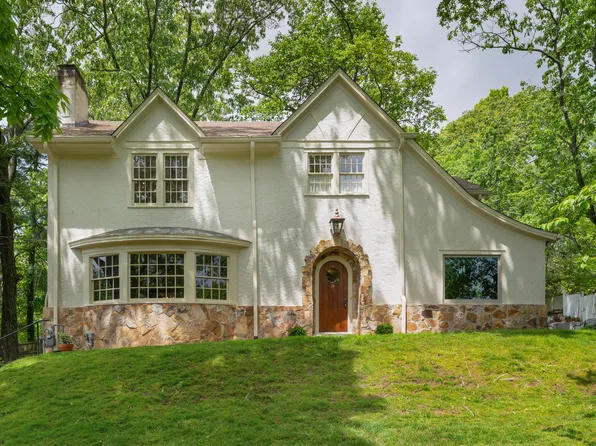 1102 Tinkerbell Ln, Lookout Mountain, GA 30750