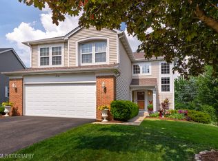 1136 Fairfax Ln, South Elgin, IL 60177