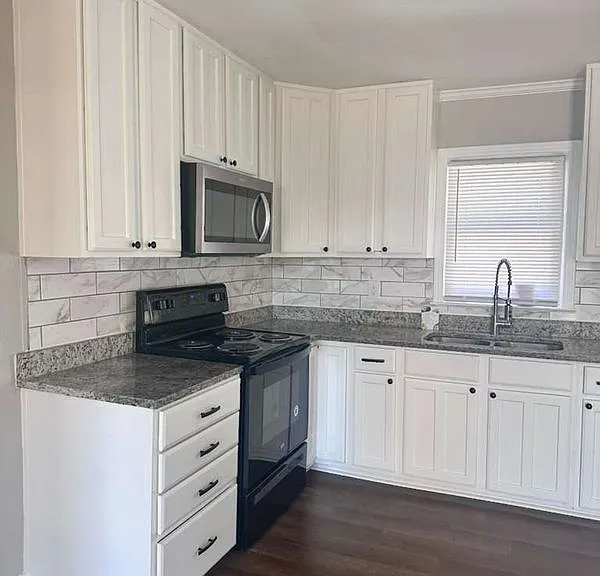 435 Central Dr NW — Photo 2