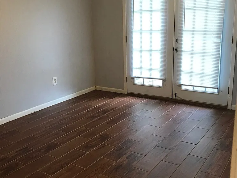 1431 Hillside Dr — Photo 6