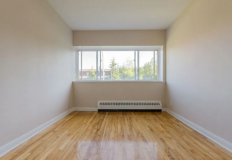 227 Notre Dame Ave — Photo 2