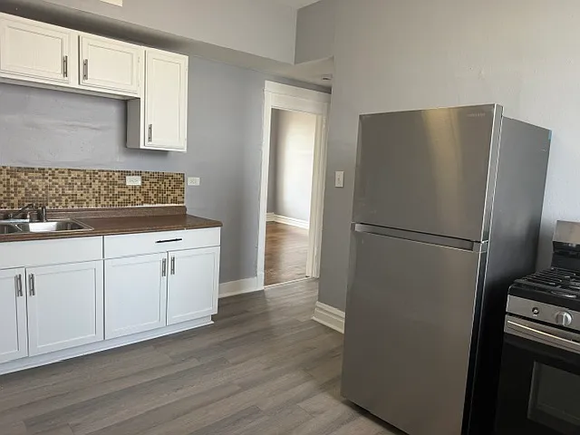 1507 W 66th St #2 — Photo 10