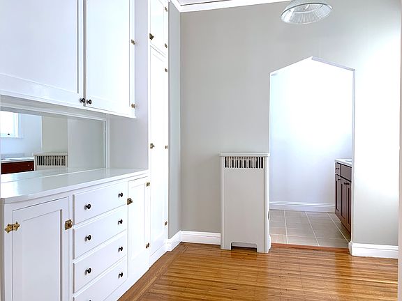 3rd image of 1865 Oak St #4