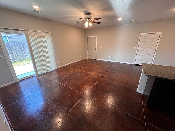 3rd image of 5251 N Cypress Cir