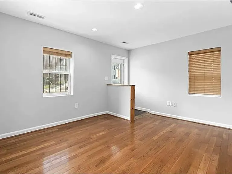 443 20th St NE — Photo 5