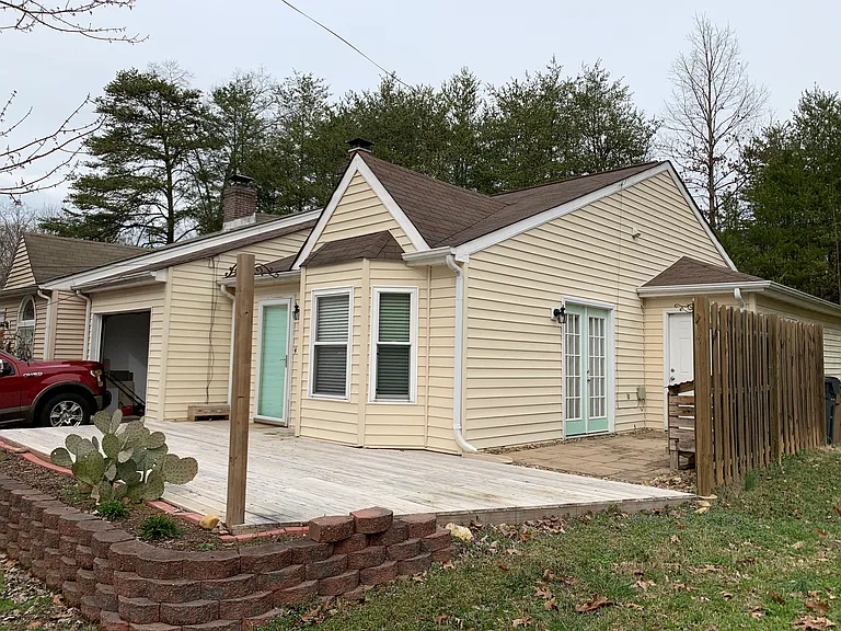 7634 Chatham Cir — Photo 16
