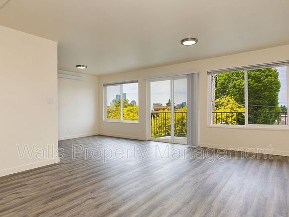 4th image of 1310 E Thomas St APT 302