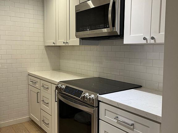 3rd image of 5257 Radford Ave