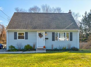 27 Navadon Pkwy, Middletown, CT 06457