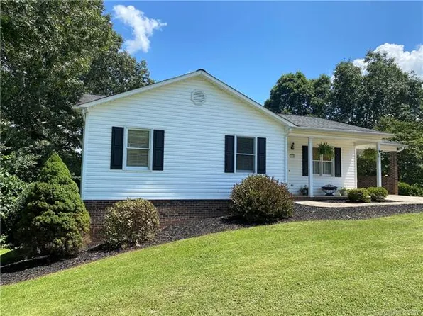 3190 Mount Carmel Ct, Hudson, NC 28638