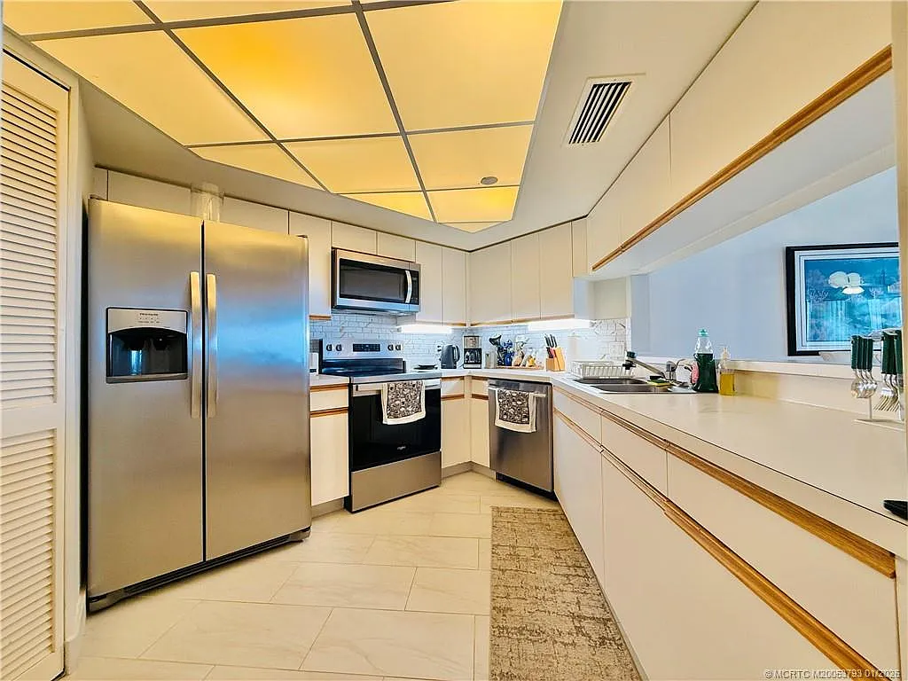 3 bed, 2.0 bath, 1485 sqft, $6,000 — Photo 4