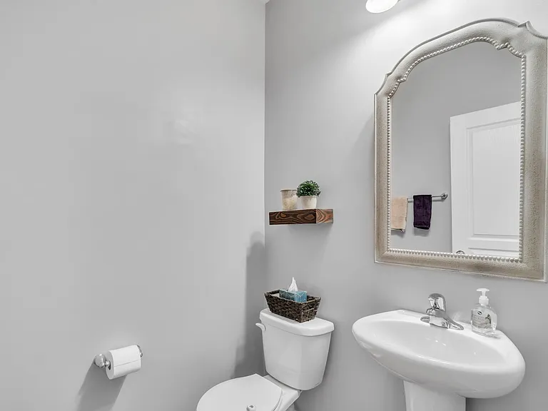 15745 Diamante Dr — Photo 32