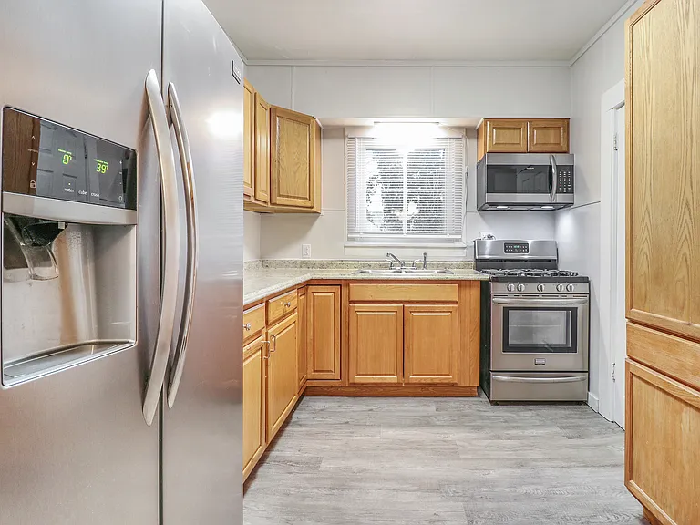 403 Laurel St — Photo 7