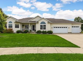 495 Woodview Ave, Robins, IA 52328