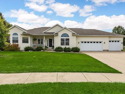 495 Woodview Ave, Robins, IA, 52328