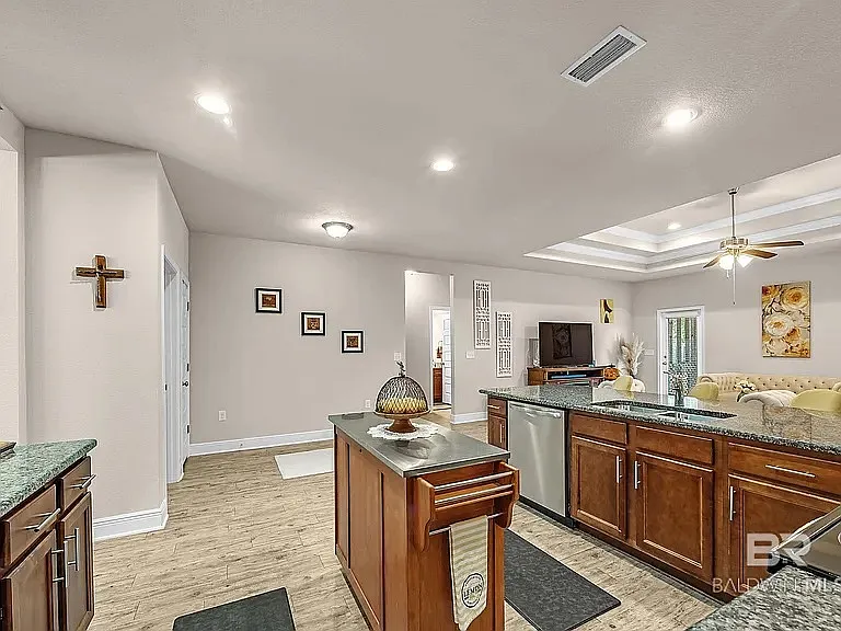 335 Thornhill Cir — Photo 27