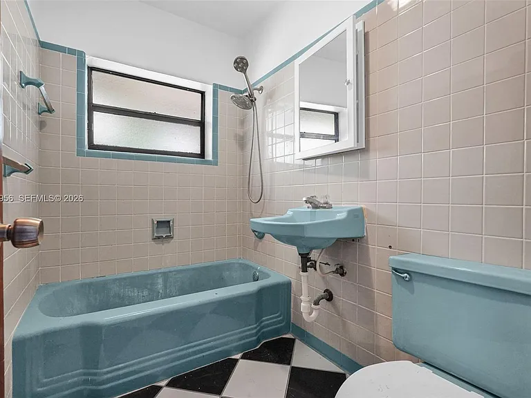 81 NW 41st St #2 — Photo 17