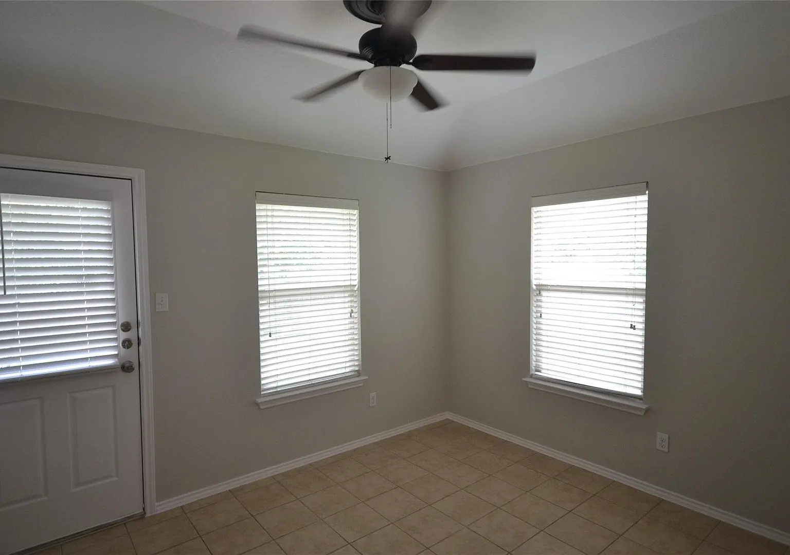 Leander - 3 Bedroom 2 Bath home in Summerlyn — Photo 4