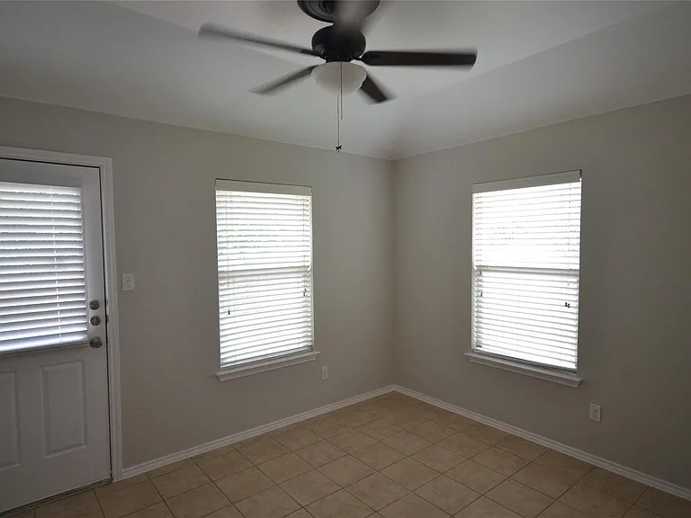 228 Falcon Ln — Photo 4