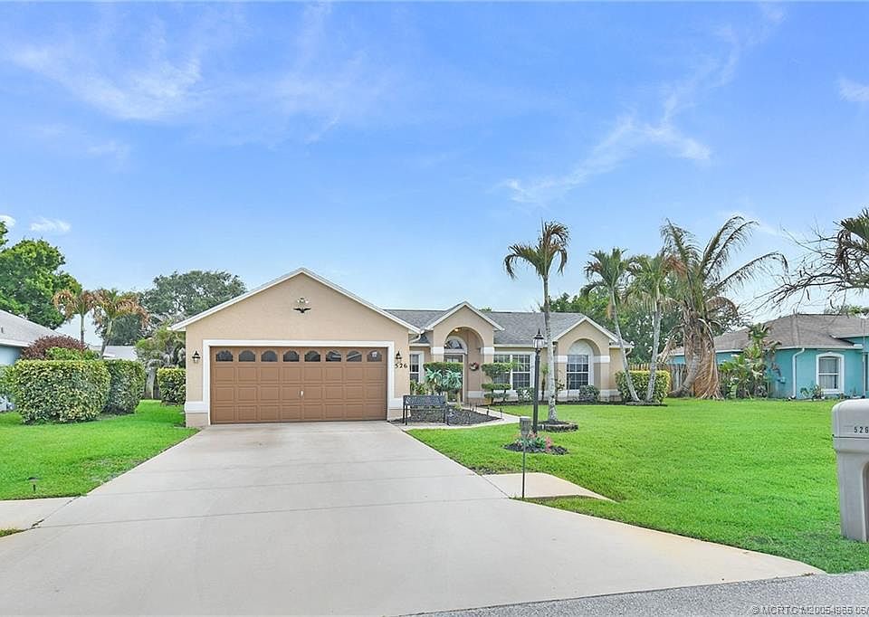 1st image of 526 NE Vanda Terrado