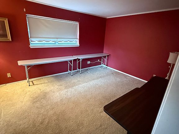 5th image of 2615 Huckleberry Ln