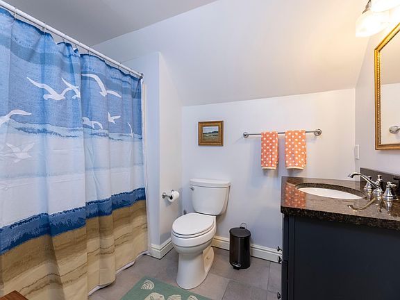 4th image of 9 Pleasant View Ave