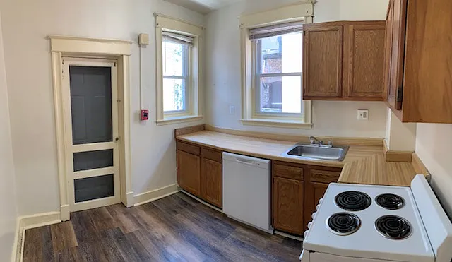 332 S 45th St #B3 — Photo 8