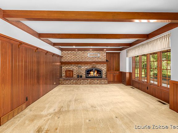 5th image of 1066 Carpenter Ave NW