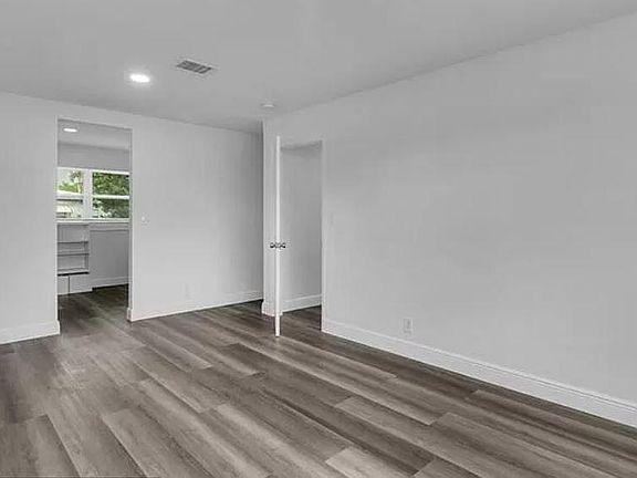 5th image of 310 NE 42nd Ct