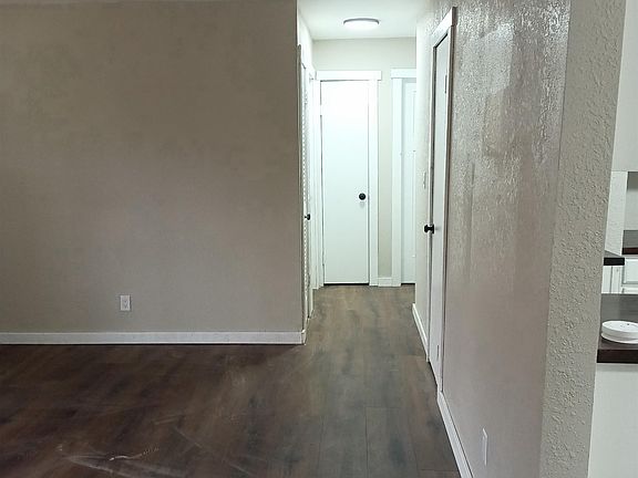 5th image of 78 Saskatchewan Dr