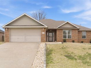 194 Hailey Dr, Centerton, AR 72719