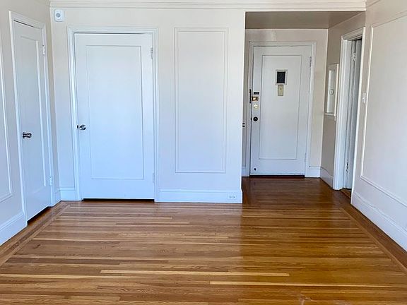 5th image of 2310 Chestnut St APT 10