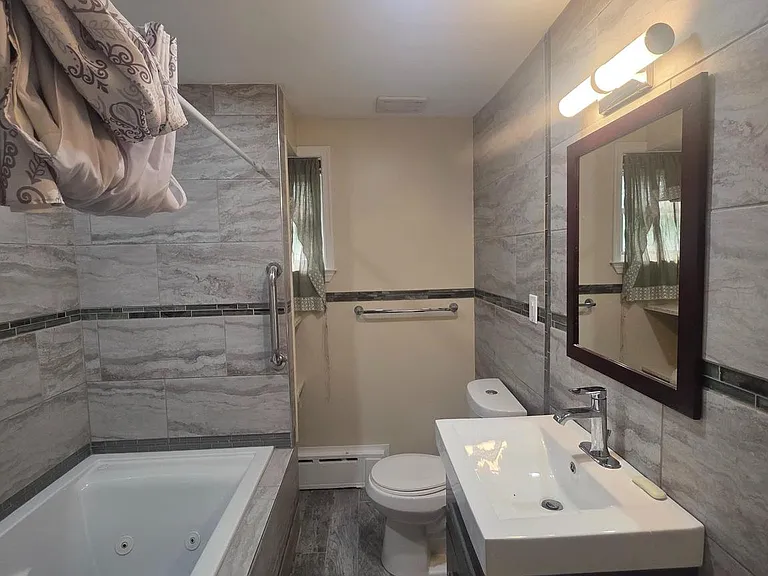 2439 Madison St — Photo 13