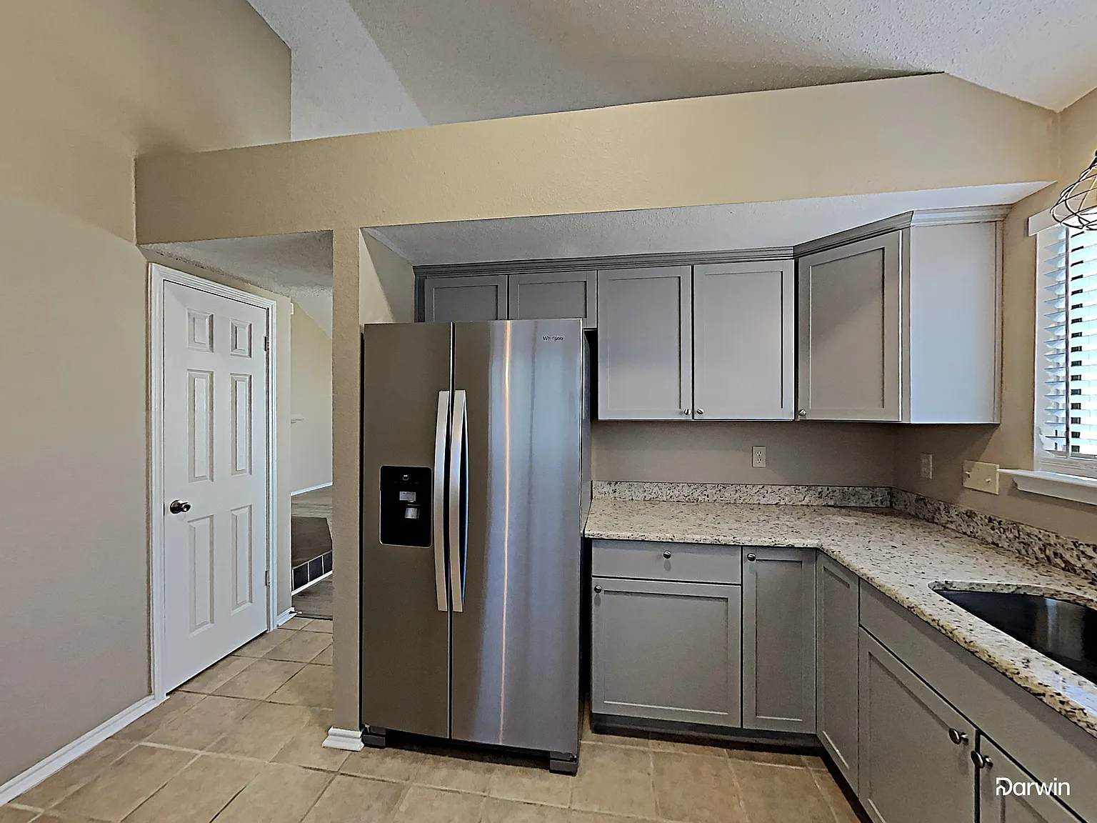 3 bed, 2.0 bath, 1355 sqft, $2,020 — Photo 3