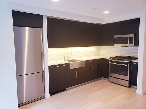 3rd image of 535 W 43rd St APT S6e