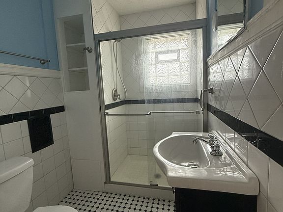 2nd image of 1048 Monroe Ave