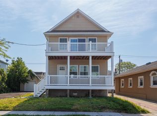 105 Newport Rd, Island Park, NY 11558
