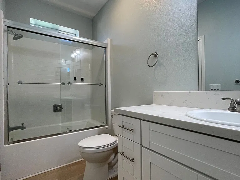 132 E Washington Ave — Photo 16