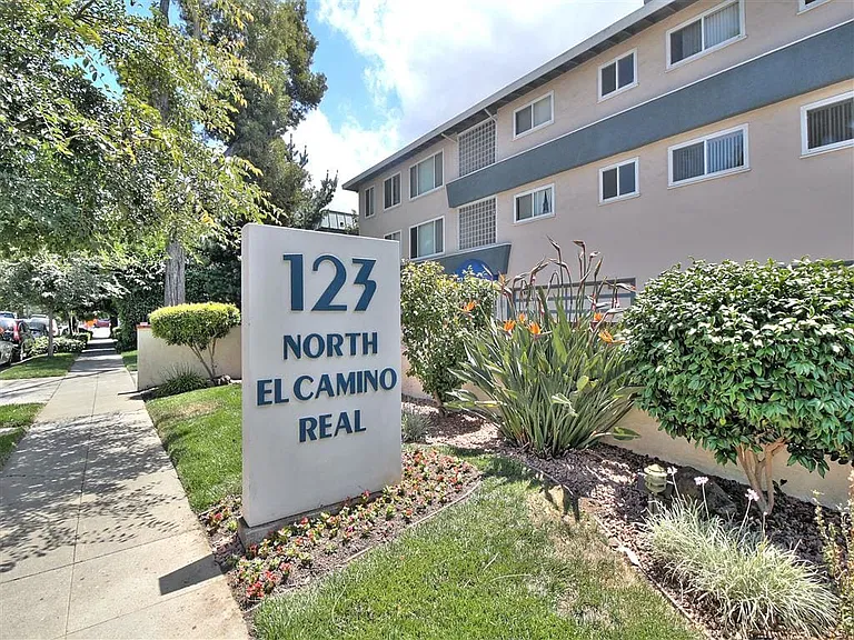 123 N El Camino — Photo 3
