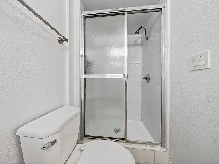 20317 Saticoy St — Photo 37