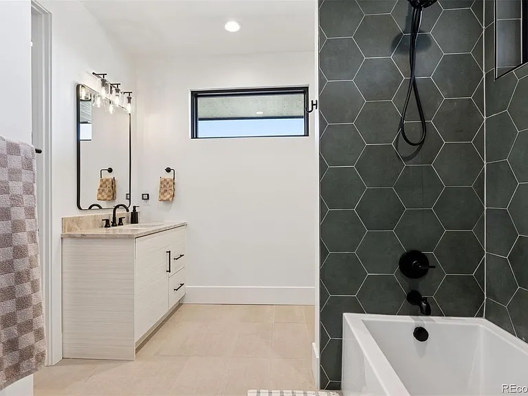 7705 Dante Dr #L — Photo 26