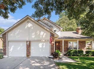 1726 NE Duchess Dr, Lees Summit, MO 64086