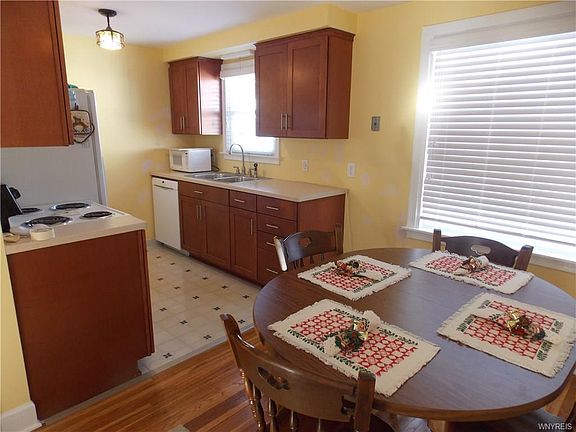 3rd image of 166 McConkey Dr