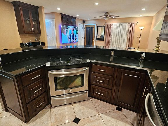 2nd image of 5824 Ventura Ln