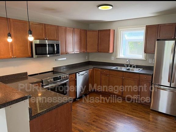2nd image of 900 Crescent Hill Rd