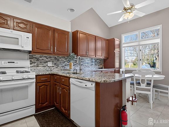 5th image of 48 Winthrop Rd #C