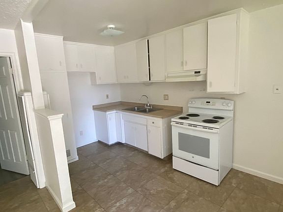 4th image of 2655 Topeka St #3