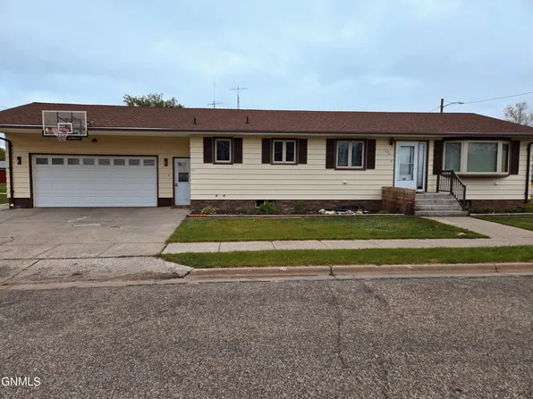 121 S Badger St, Wishek, ND 58495