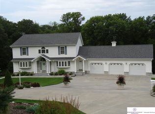 4239 N Crest Dr, Omaha, NE 68112